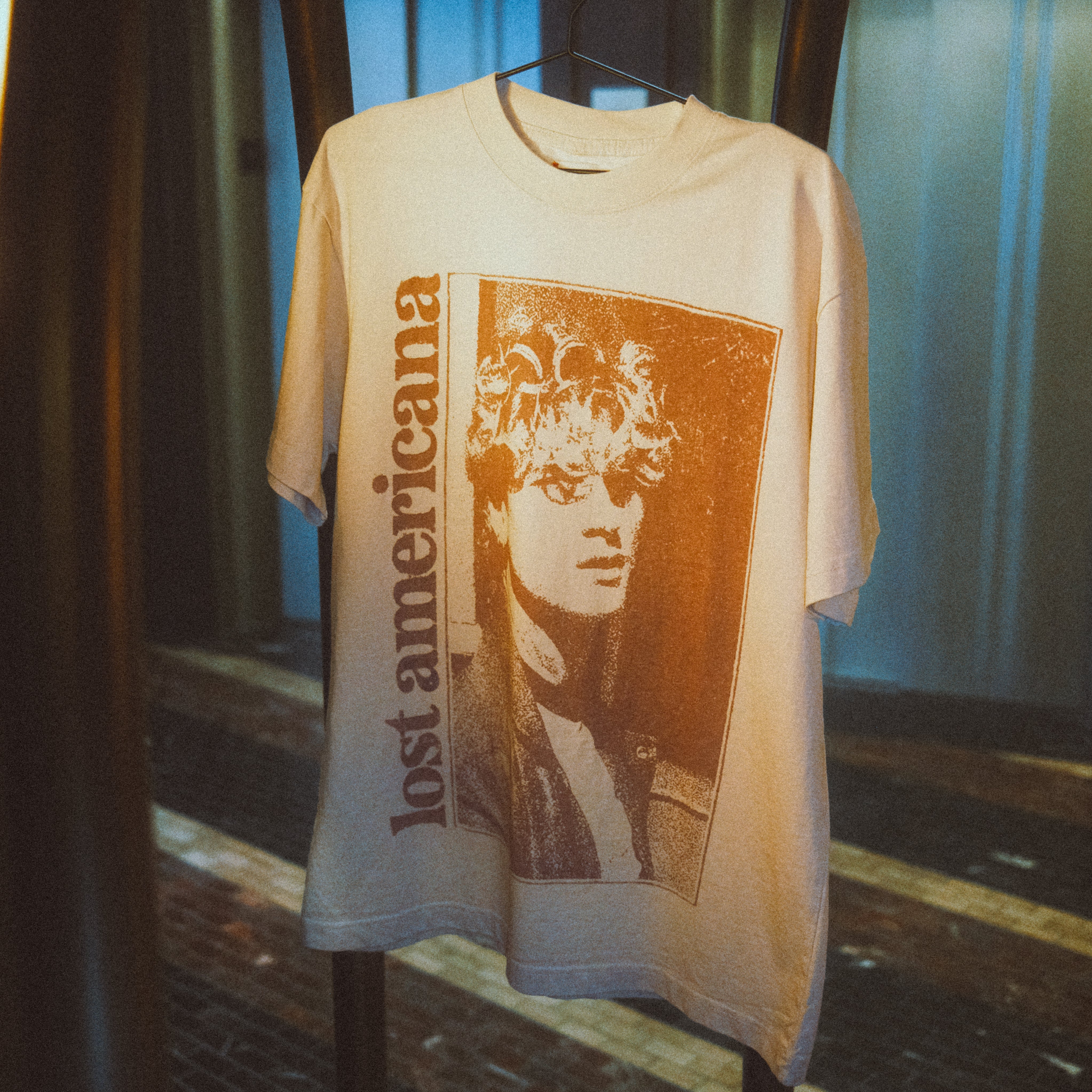 leaning photo tee